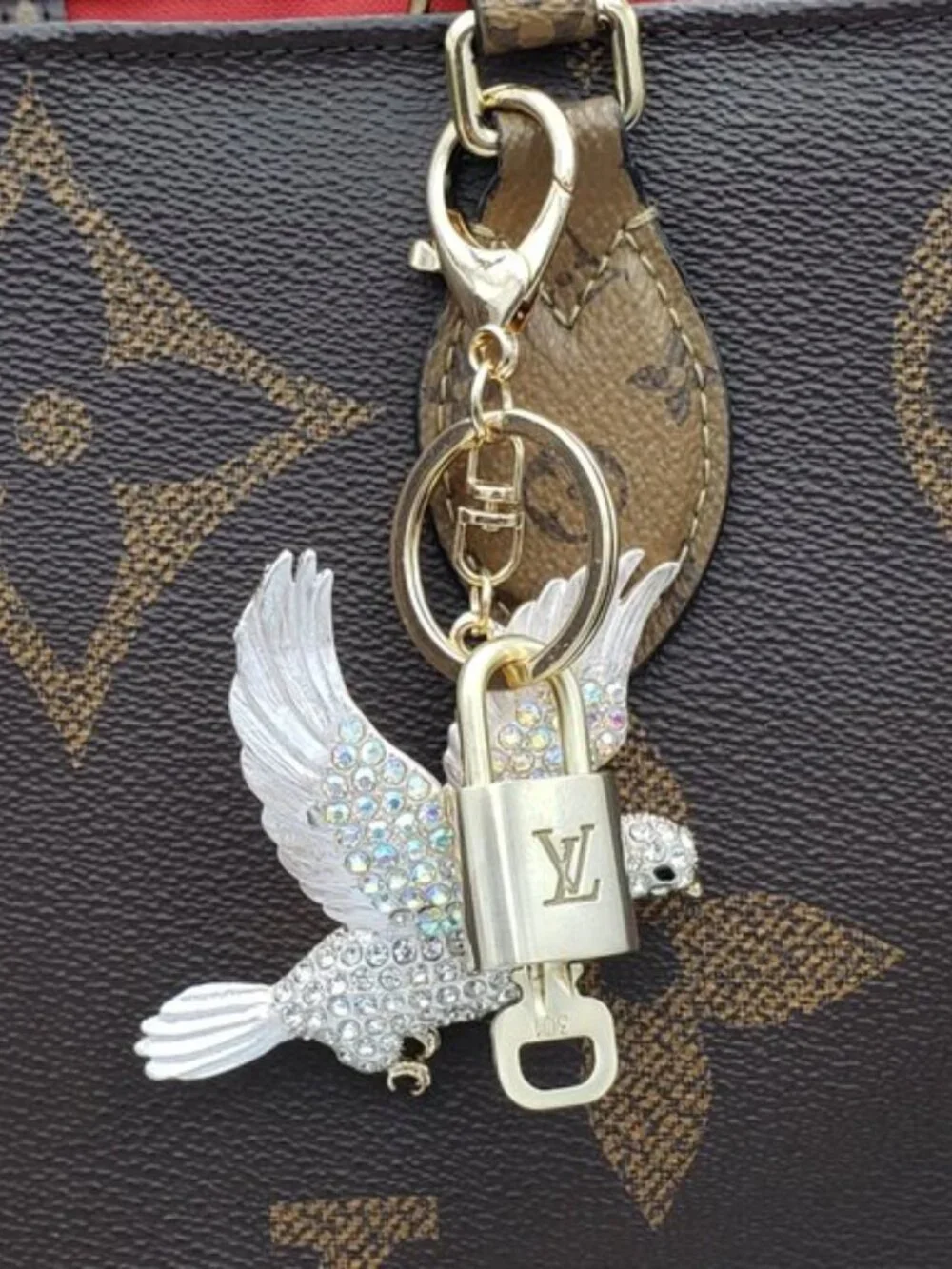 LV Gold Padlock & Key 🔒 Authentic Louis Vuitton Bag Unbranded Dove Charm